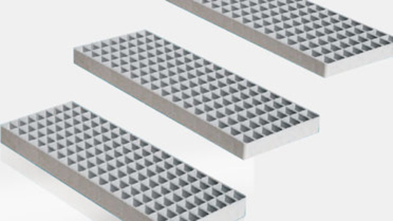 Accessible gratings made of plastic